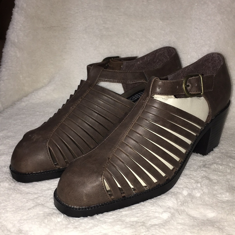 NWOT Bonnibel fall Sandal